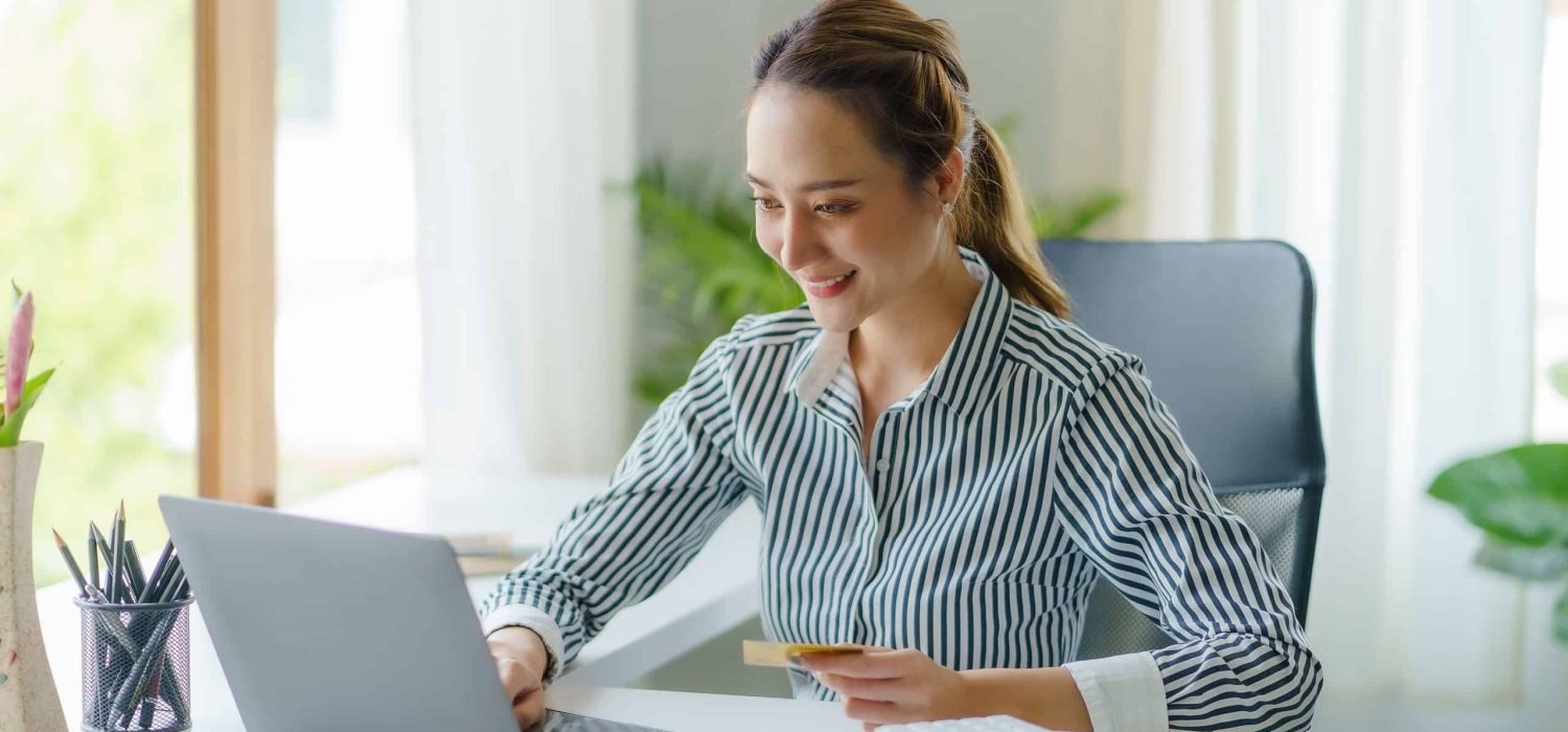 jpeg-optimizer_asian-businesswoman-using-laptop-to-check-balance-2023-02-10-10-04-16-utc